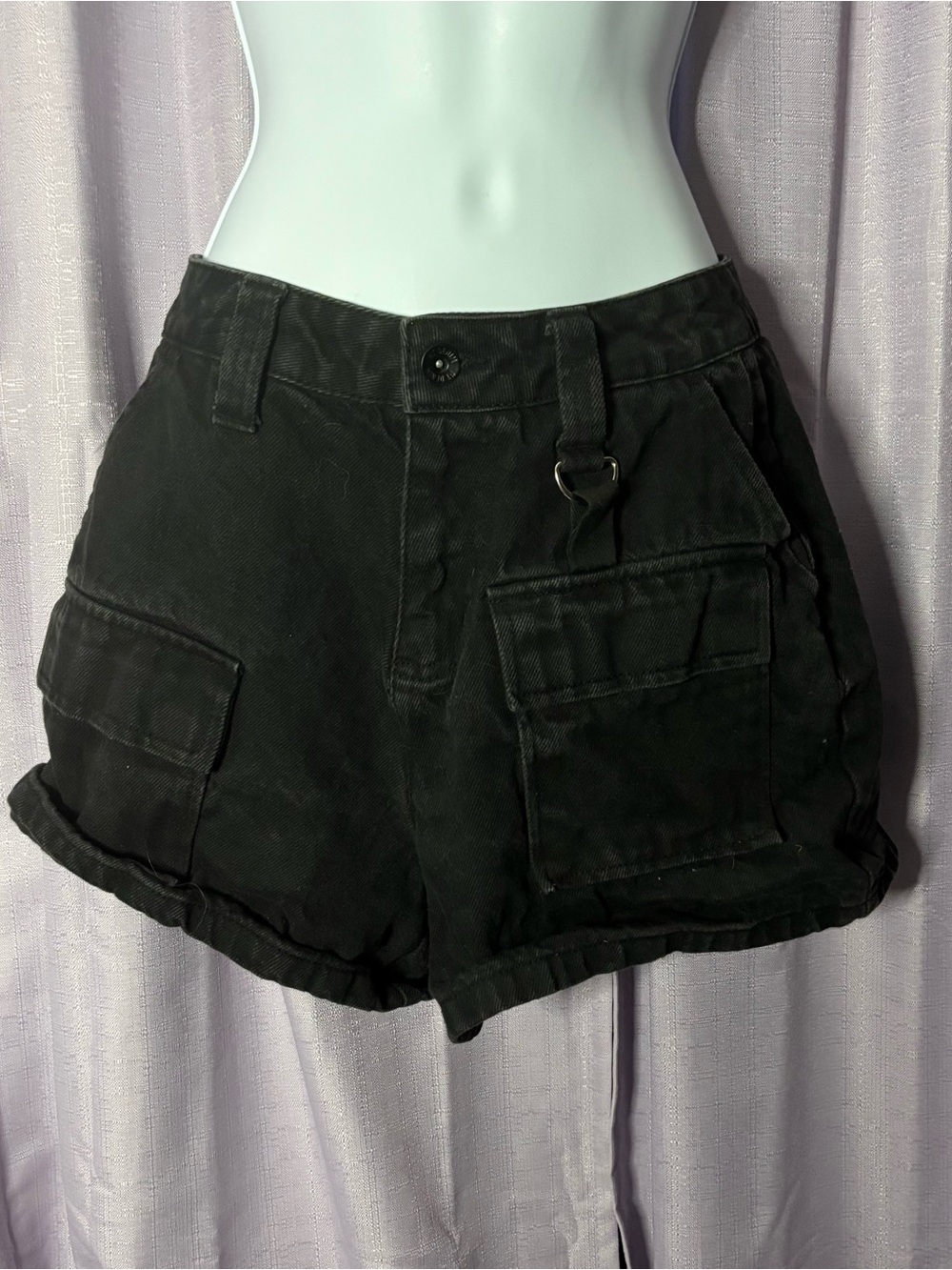 Hot Topic Black Cargo Pocket Women’s Shorts with Utility Ring